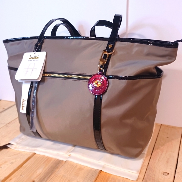 Kate Landry diaper bag tote & removable changing pad - Picture 2 of 15